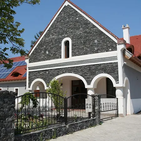 Basaltina Panzio Bed & Breakfast Balatonederics
