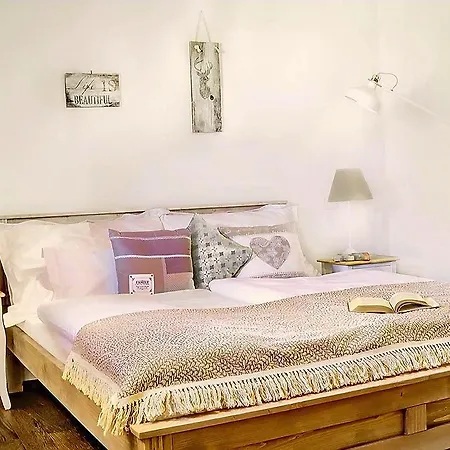 Basaltina Panzio Bed & Breakfast