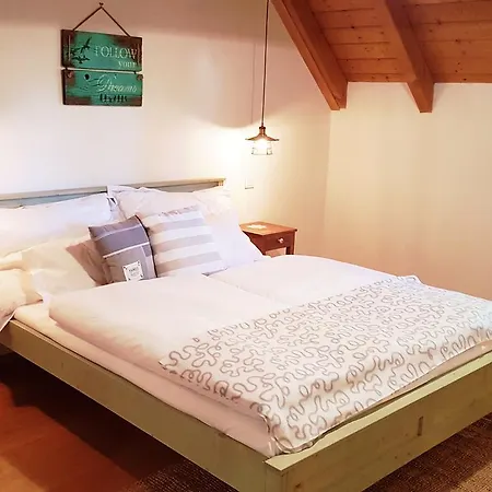 Basaltina Panzio לינה וארוחת בוקר בלטונדריץ'